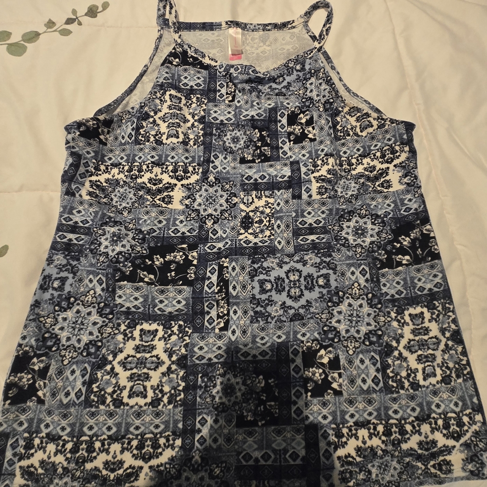 No Boundaries Navy and White Geometric Tank